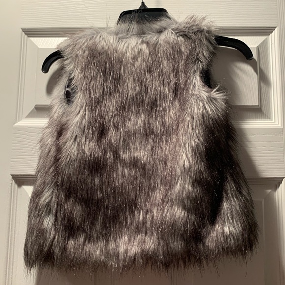 Jona Michelle Girls Furry Vest - Picture 2 of 3